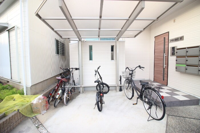 物件外観写真3　(駐輪場)