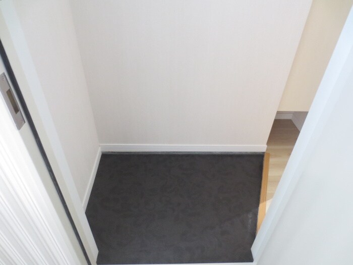 物件内観写真17　(玄関)