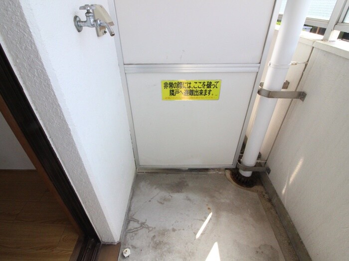 物件内観写真16　(洗濯機置場)