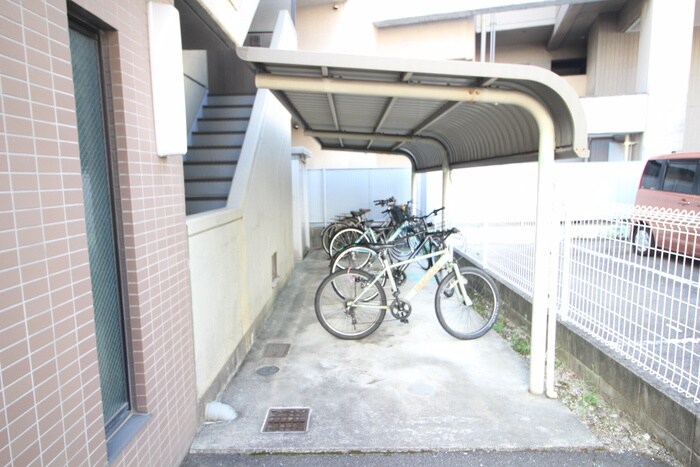 物件外観写真5　(駐輪場)