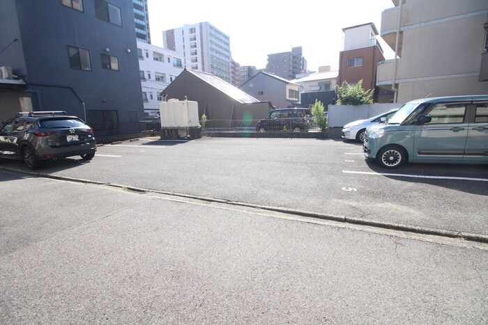 物件外観写真6　(駐車場)