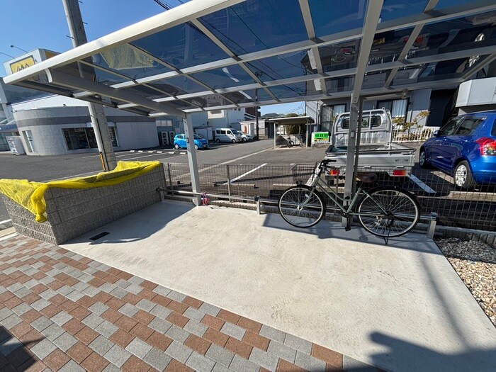 物件外観写真3　(駐輪場)