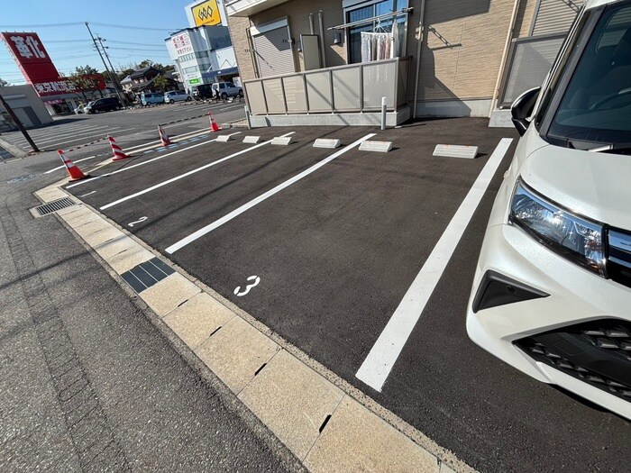 物件外観写真5　(駐車場)