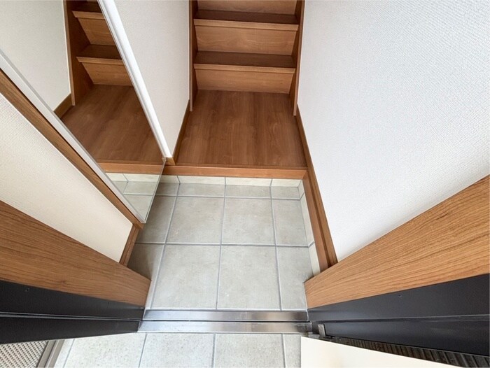 物件内観写真15　(玄関)