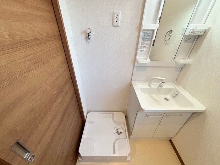 物件内観写真16　(洗濯機置場)