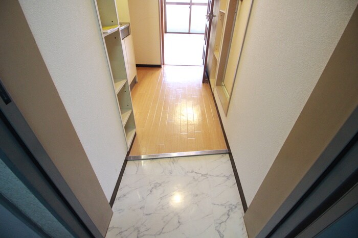 物件内観写真15　(玄関)