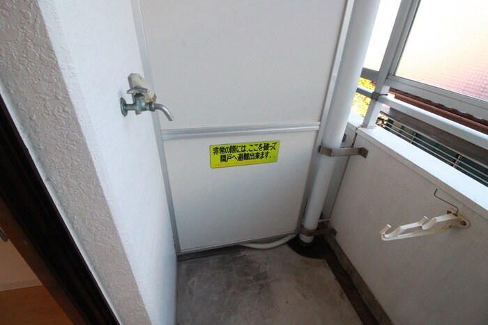 物件内観写真16　(洗濯機置場)