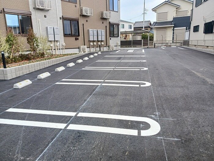 物件外観写真5　(駐車場)