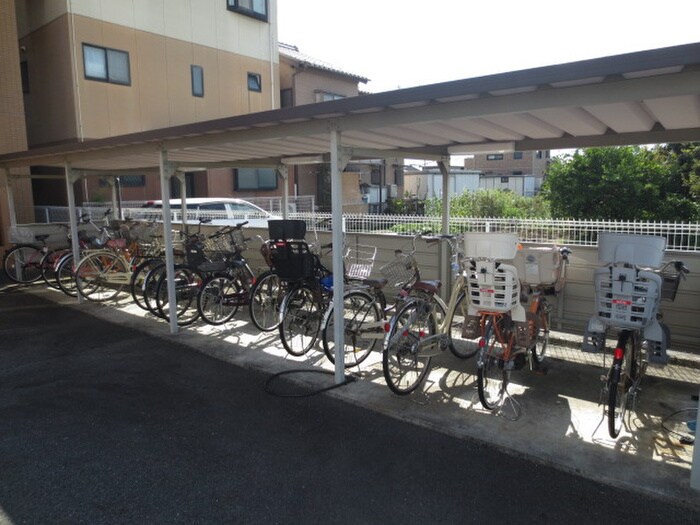 物件外観写真4　(駐輪場)