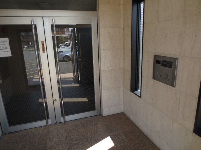 物件外観写真5　(エントランス部分)