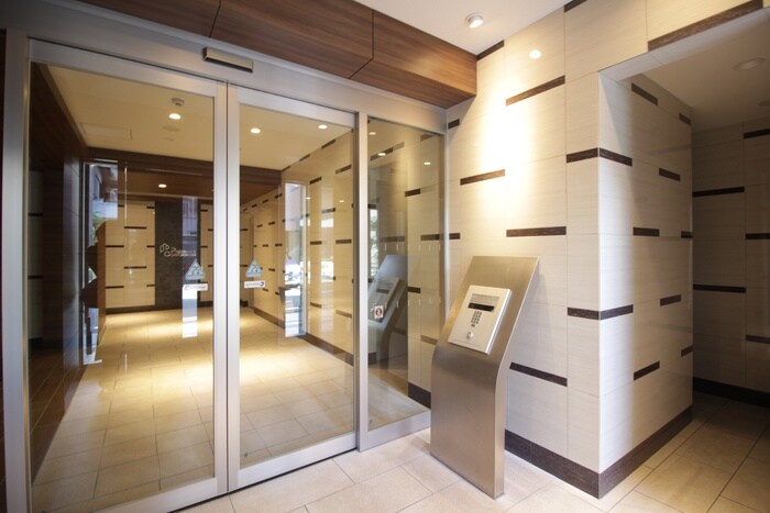 物件外観写真1　(エントランス部分)