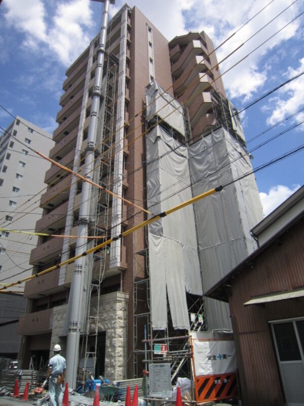 建築中