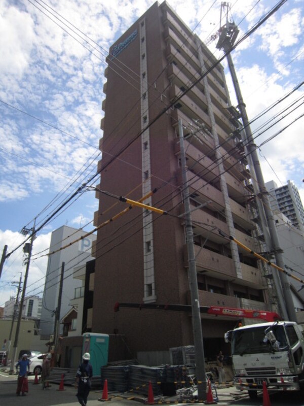 建築中
