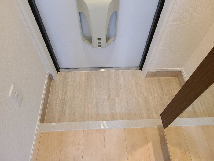 物件内観写真5　(玄関)