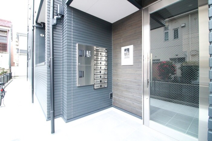 物件外観写真6　(エントランス部分)