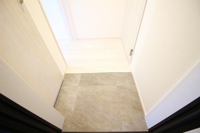 物件内観写真16　(玄関)