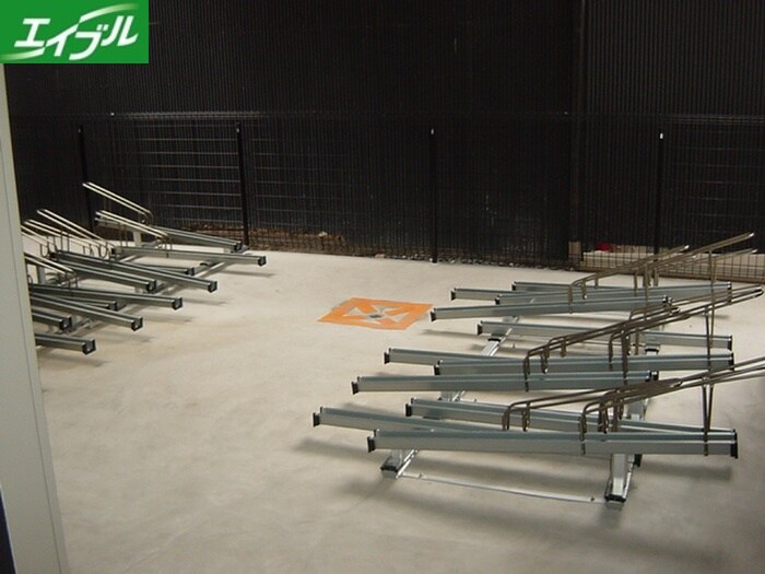 物件外観写真3　(駐輪場)