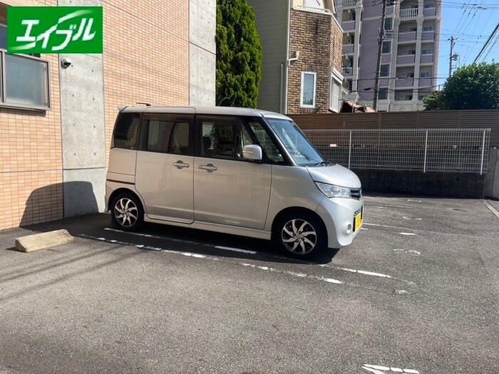 物件外観写真6　(駐車場)