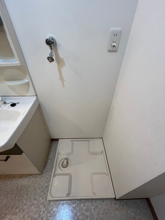 物件内観写真16　(洗濯機置場)