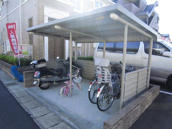 物件外観写真3　(駐輪場)