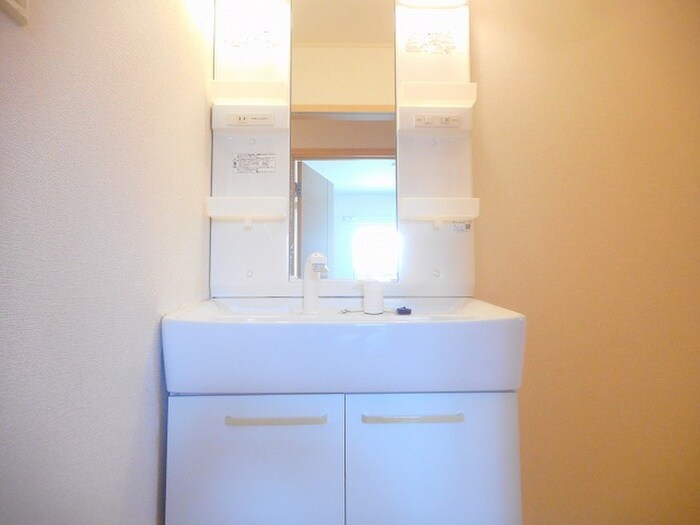 物件内観写真9　(洗面)