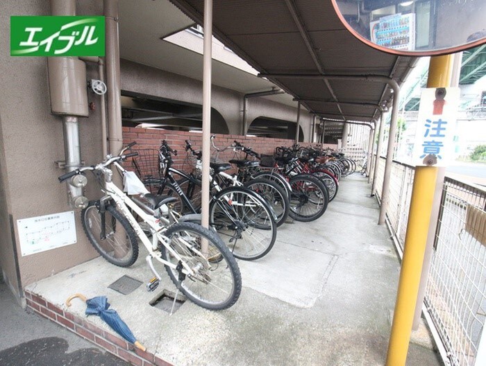 物件外観写真2　(駐輪場)