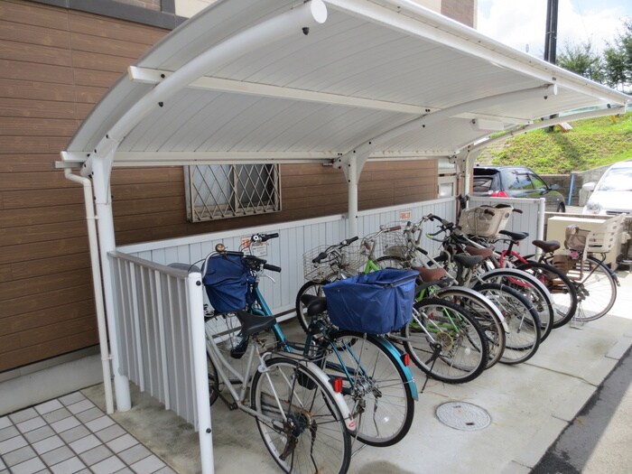 物件外観写真3　(駐輪場)