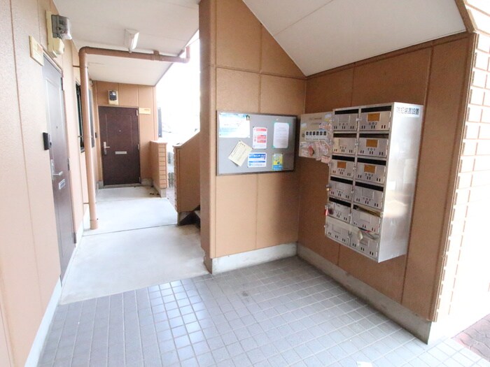 物件外観写真4　(エントランス部分)