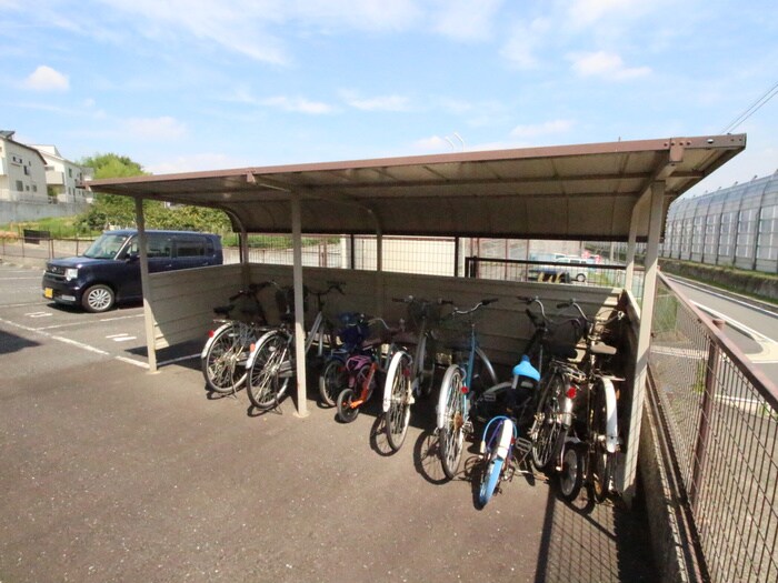 物件外観写真5　(駐輪場)