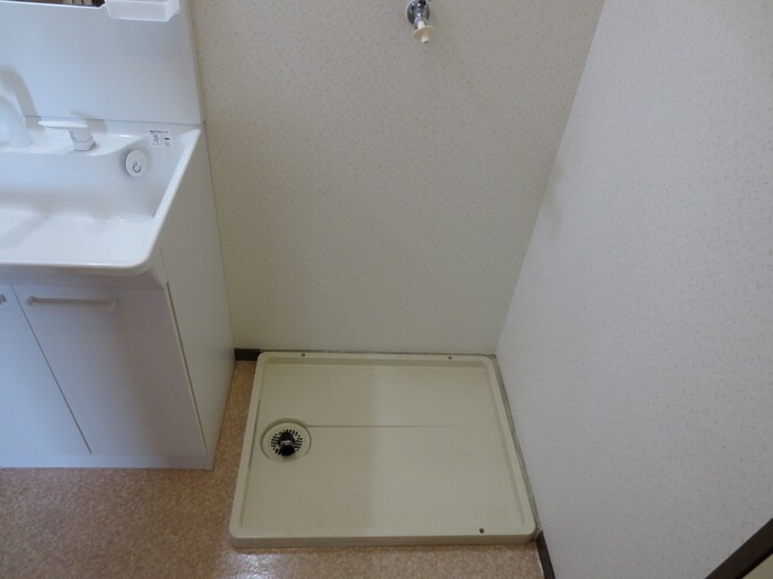 物件内観写真16　(洗濯機置場)