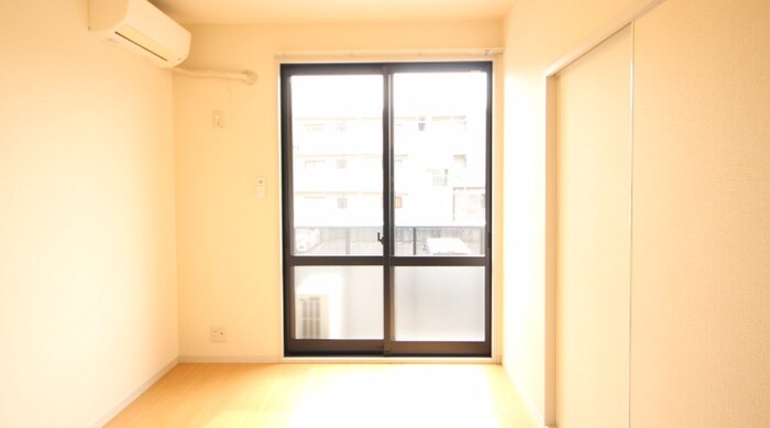 物件内観写真2　(居室)