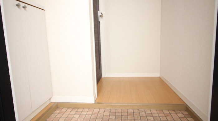 物件内観写真16　(玄関)