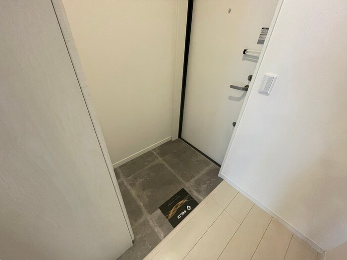 物件内観写真7　(玄関)