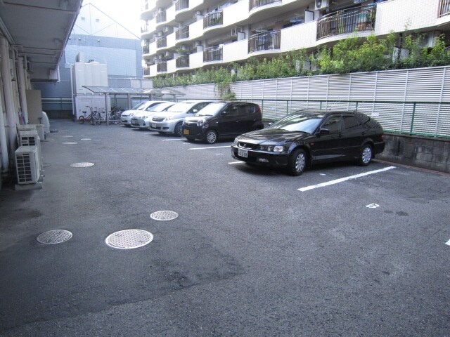 物件外観写真2　(駐車場)