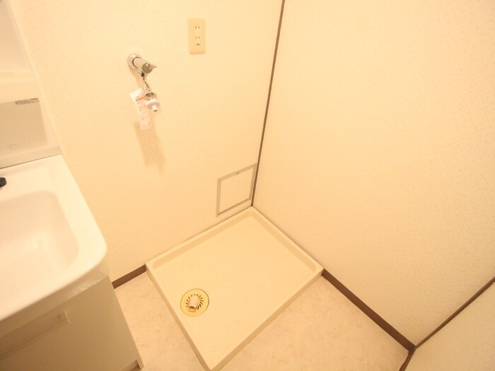 物件内観写真13　(洗濯機置場)