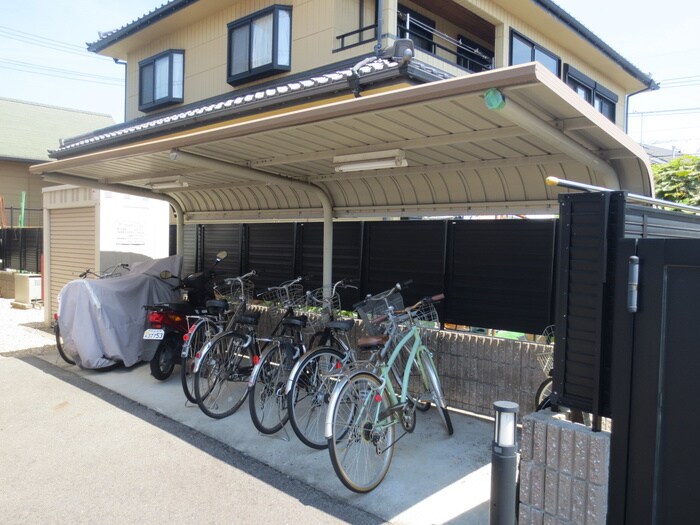 物件外観写真5　(駐輪場)