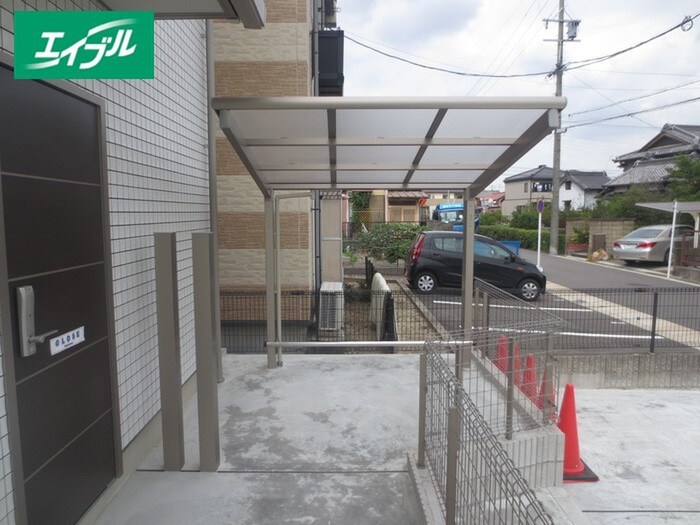 物件外観写真3　(駐輪場)