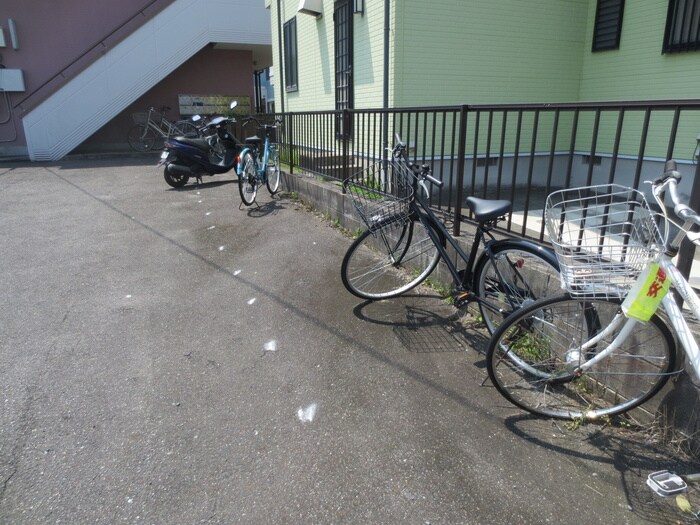 物件外観写真5　(駐輪場)