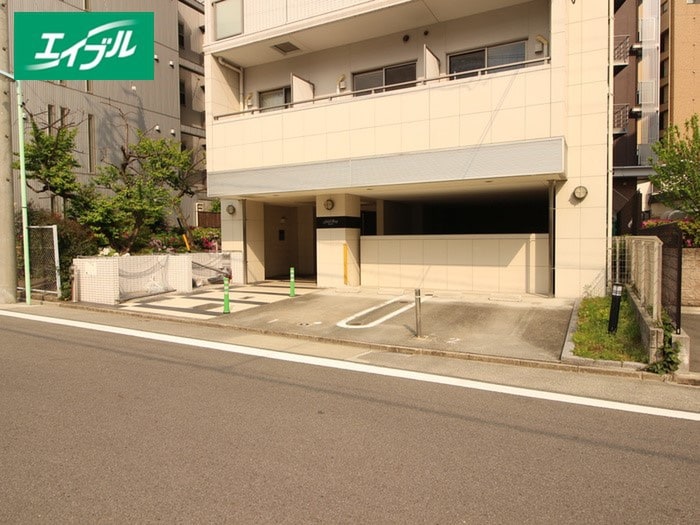 物件外観写真3　(駐車場)