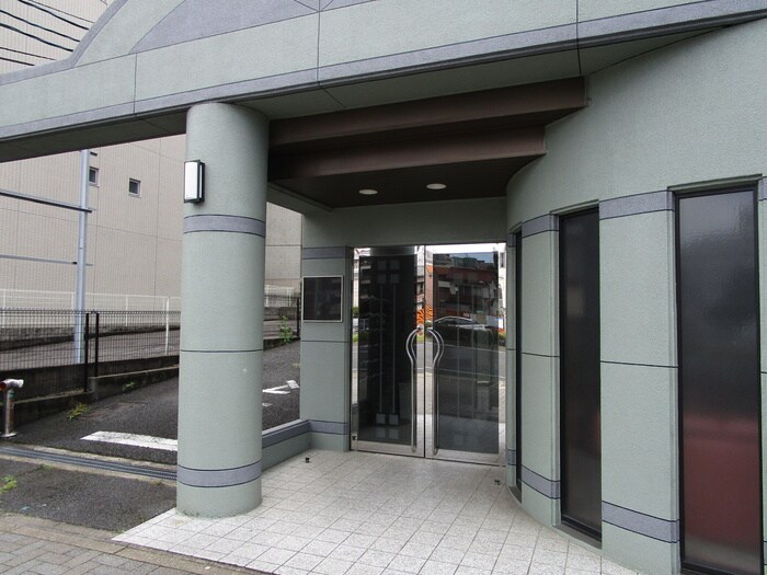 物件外観写真2　(エントランス部分)