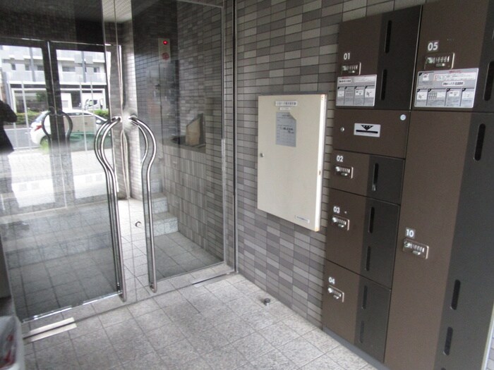 物件外観写真4　(エントランス部分)