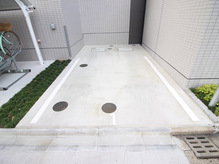 物件外観写真2　(駐車場)