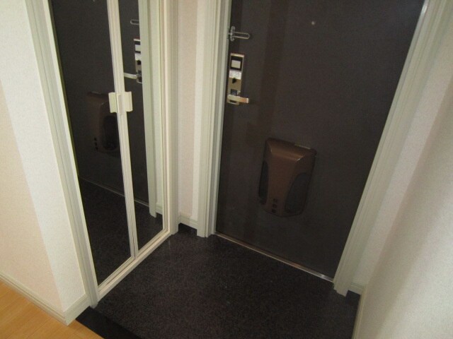 物件内観写真7　(玄関)