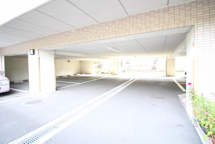 物件外観写真5　(駐車場)