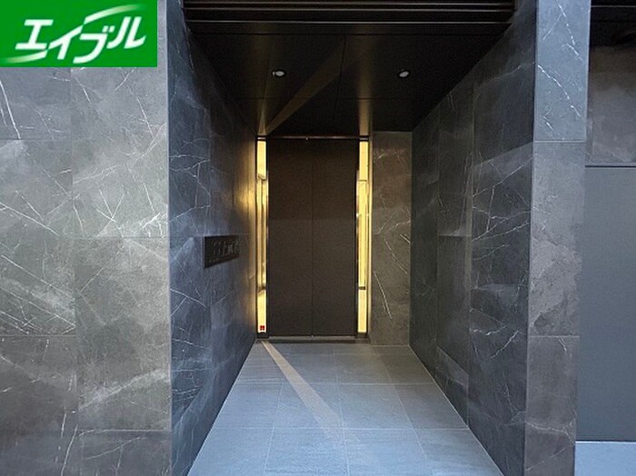 物件外観写真5　(エントランス部分)