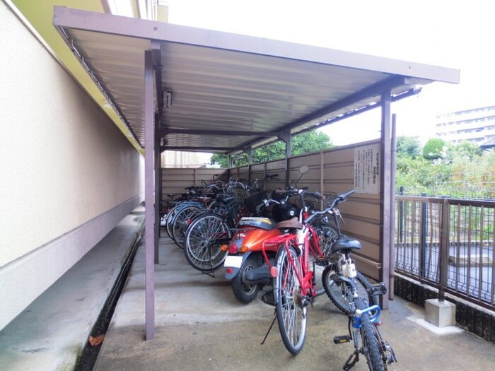 物件外観写真3　(駐輪場)