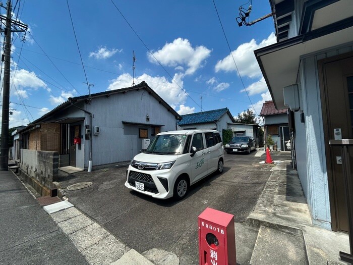 物件外観写真2　(駐車場)