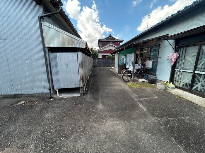 物件外観写真4　(駐車場)