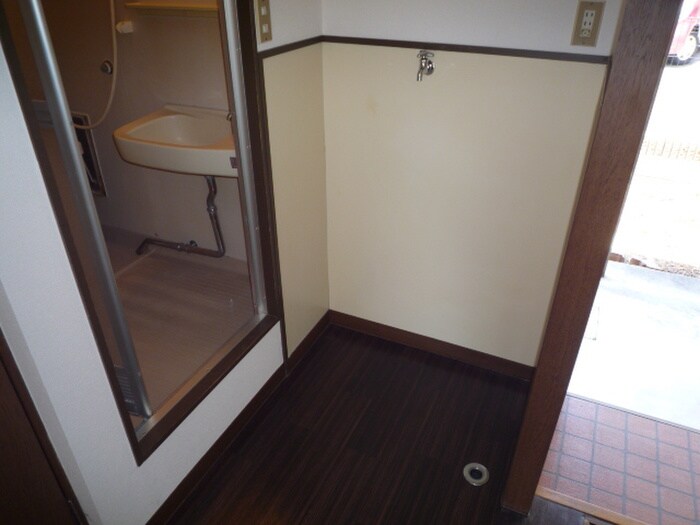 物件内観写真7　(洗濯機置場)