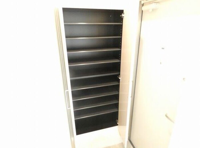 物件内観写真8　(靴箱)